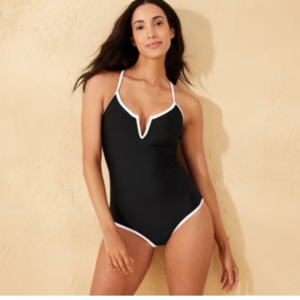 Shade & Shore Women’s Contrast Wiring V-Neck One Piece Swim Suit! NWT!